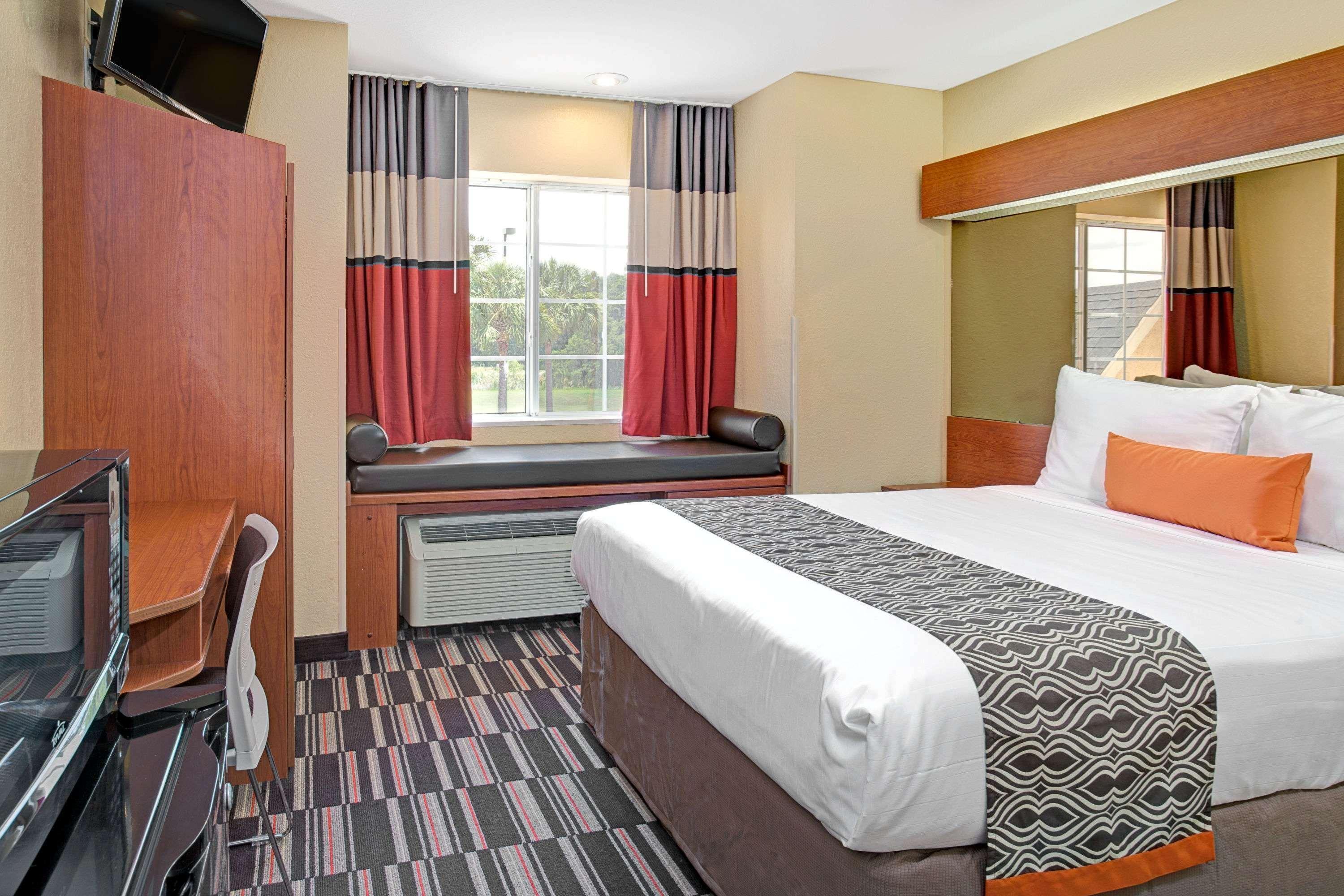 Microtel Inn & Suites By Wyndham Bushnell Extérieur photo