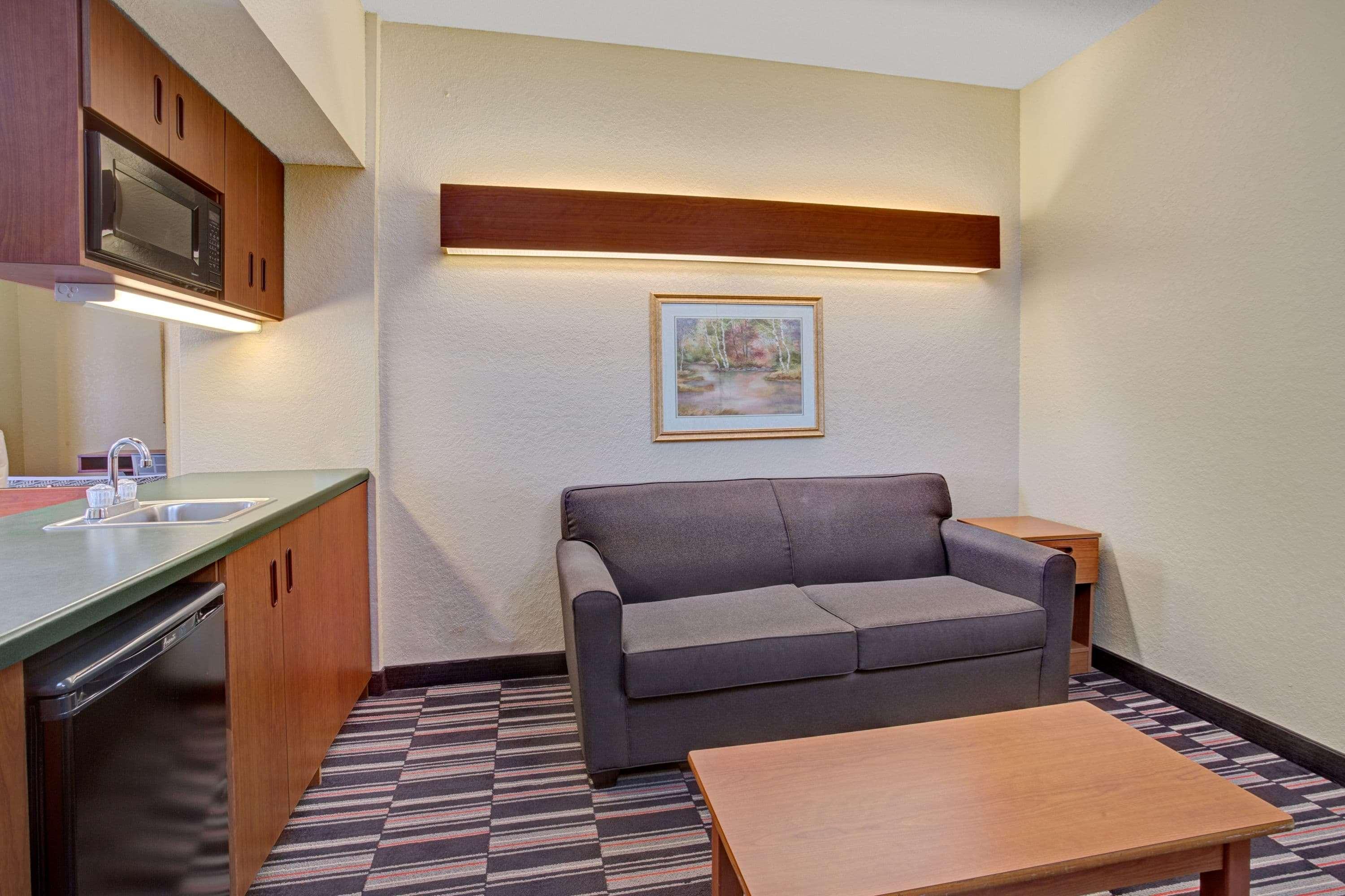 Microtel Inn & Suites By Wyndham Bushnell Extérieur photo