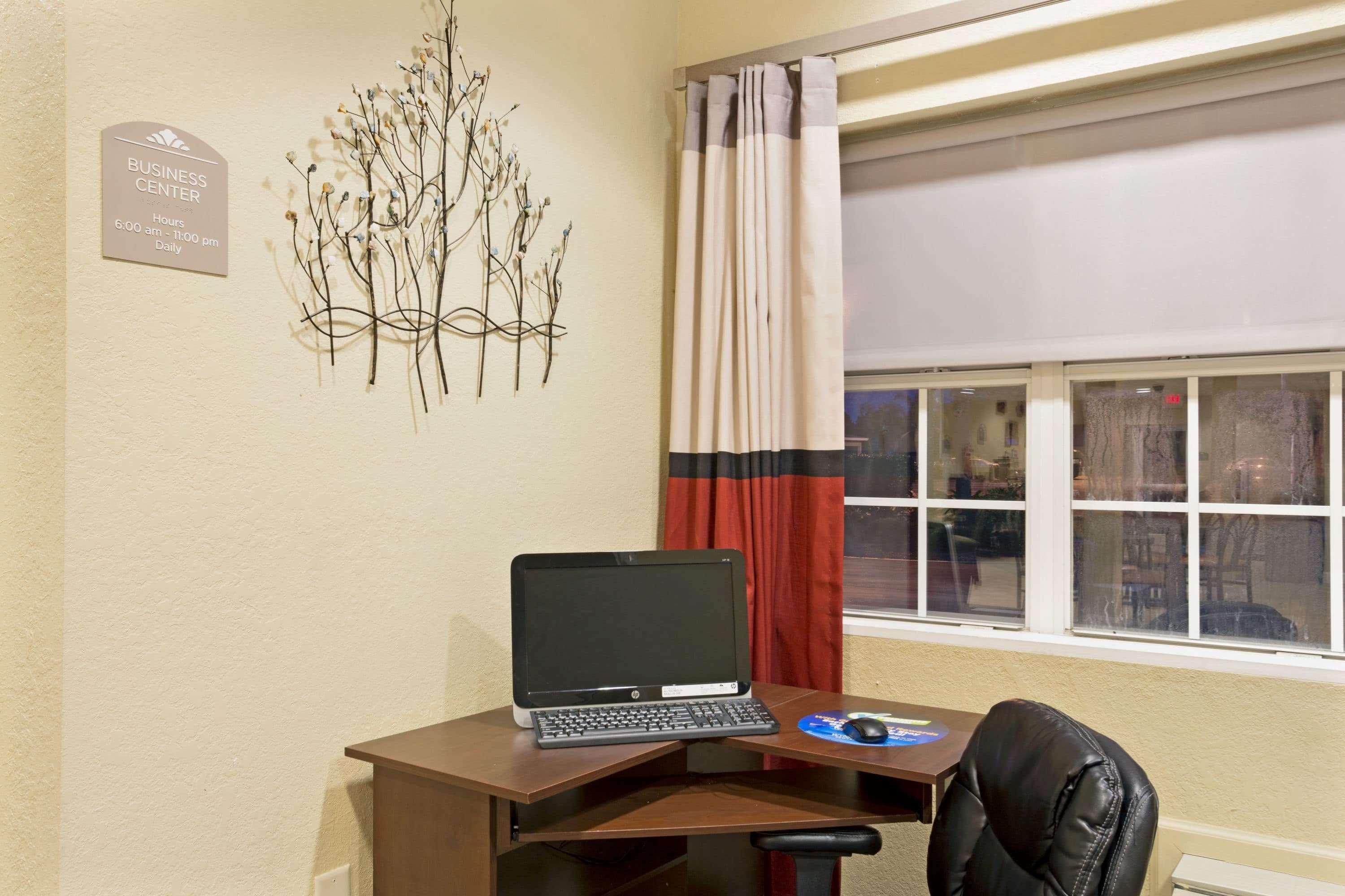Microtel Inn & Suites By Wyndham Bushnell Extérieur photo
