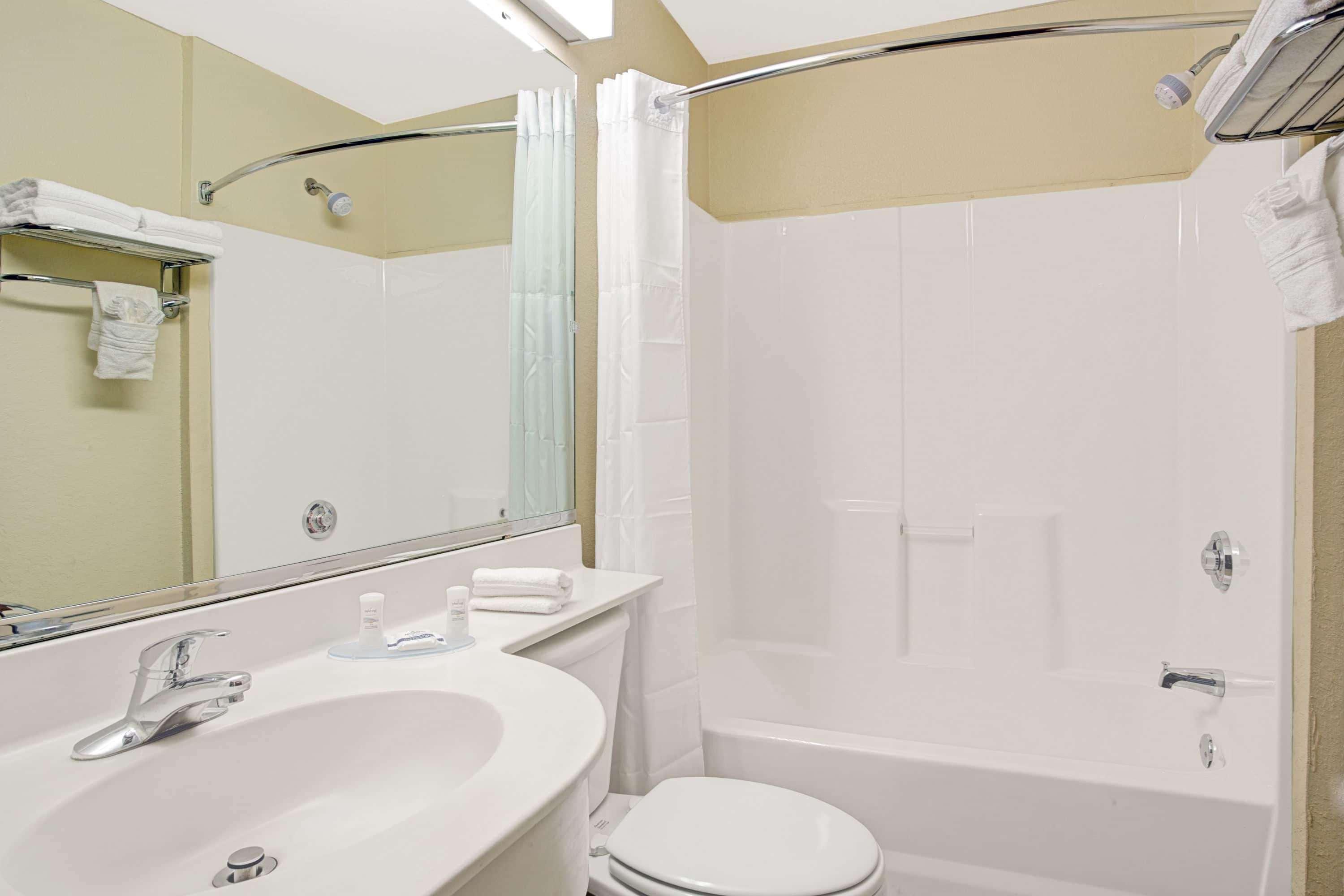 Microtel Inn & Suites By Wyndham Bushnell Extérieur photo