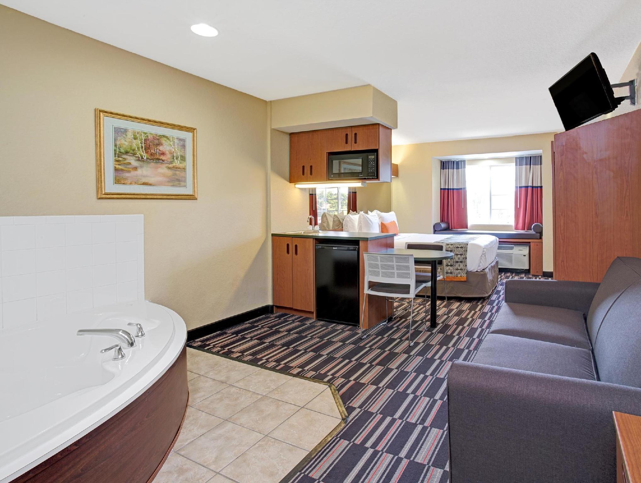 Microtel Inn & Suites By Wyndham Bushnell Extérieur photo
