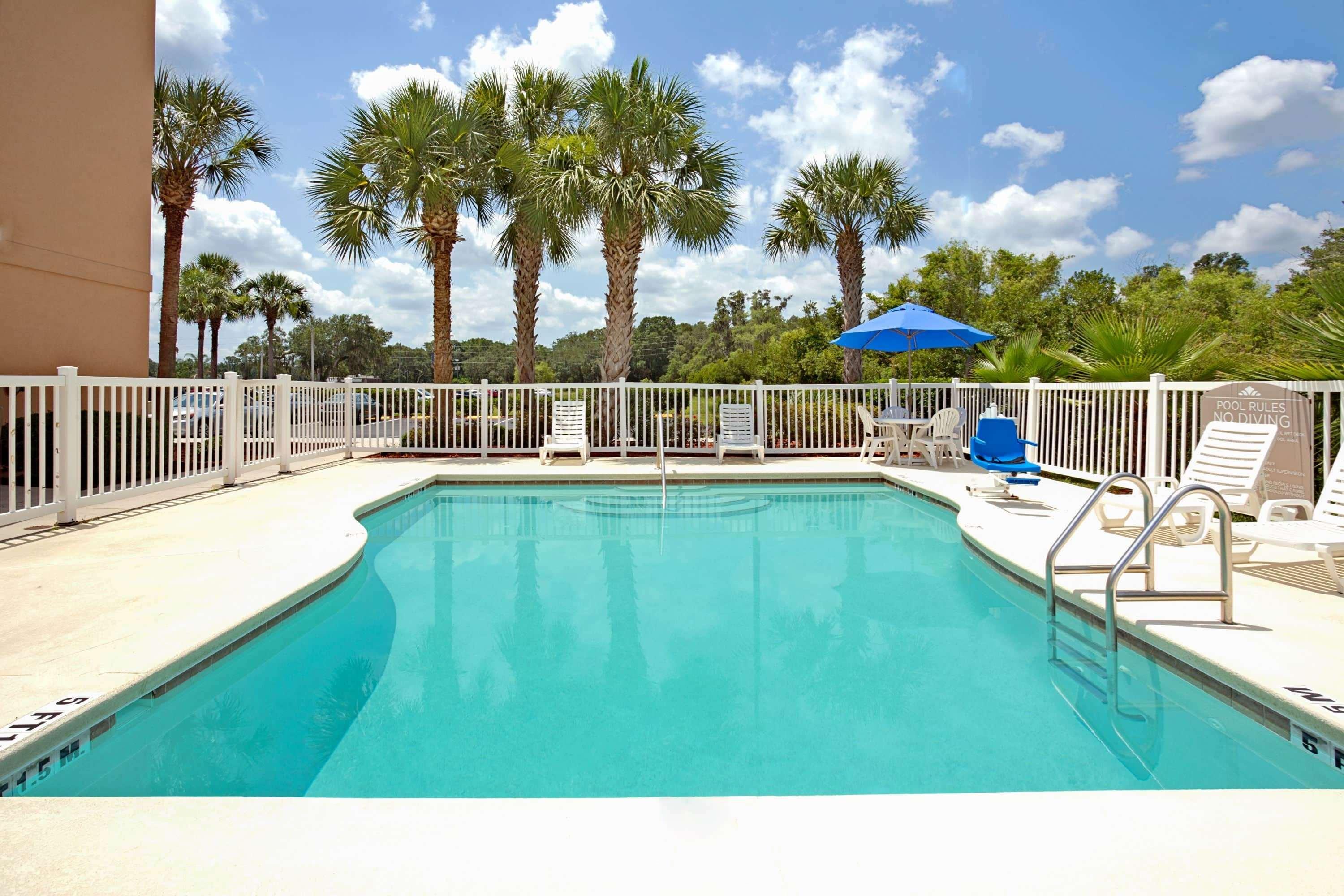 Microtel Inn & Suites By Wyndham Bushnell Extérieur photo