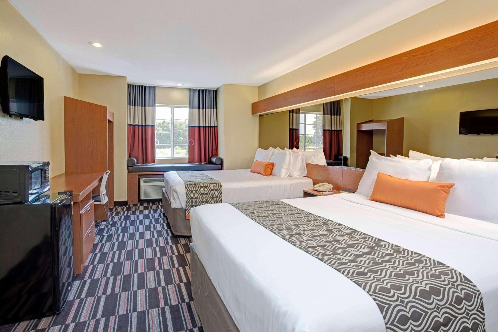 Microtel Inn & Suites By Wyndham Bushnell Extérieur photo