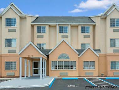 Microtel Inn & Suites By Wyndham Bushnell Extérieur photo