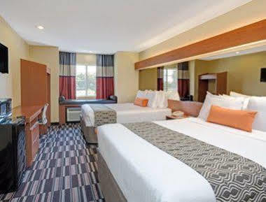 Microtel Inn & Suites By Wyndham Bushnell Extérieur photo